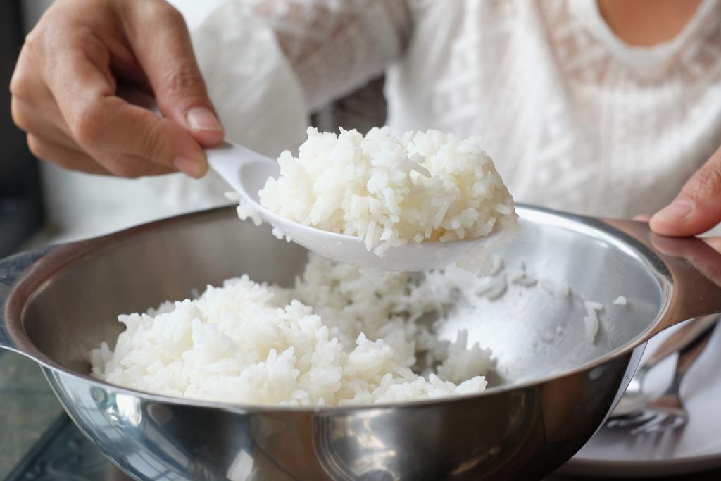 FOOD AND DRINK NICE AND FLUFFY RICE TIPS PHOTO ONE